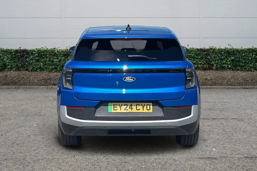 Begagnad Ford Explorer Premium 210 kW (286 HK) 2024 Blå SUV
