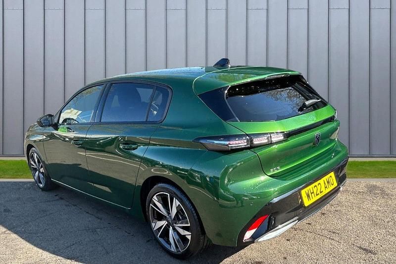 Used Peugeot 308 Allure 129 HP (94 kW) 2022 Green Hatchback
