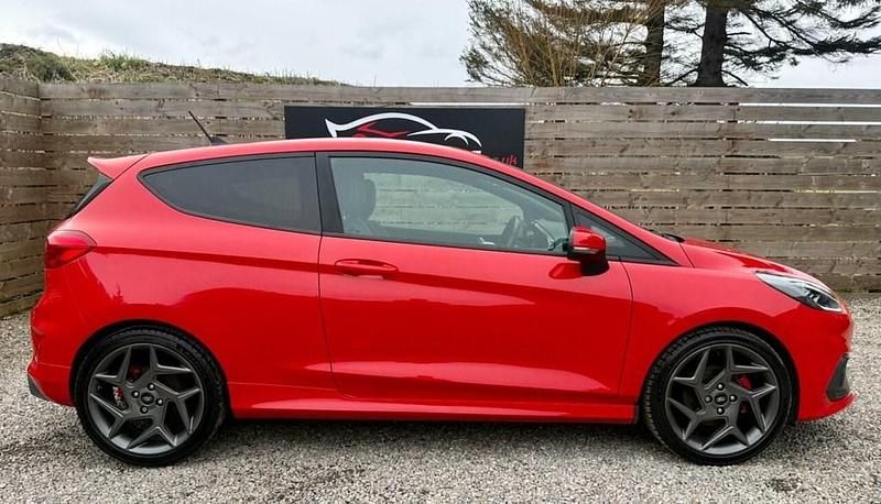Usado Ford Fiesta ST 200 CV (147 kW) 2019 Rojo Utilitario