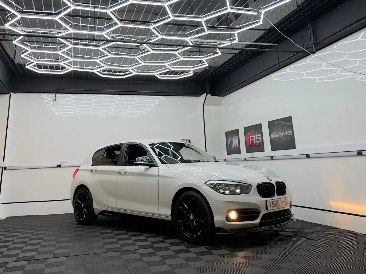 Used BMW 118 Sport Line 2017 White Hatchback