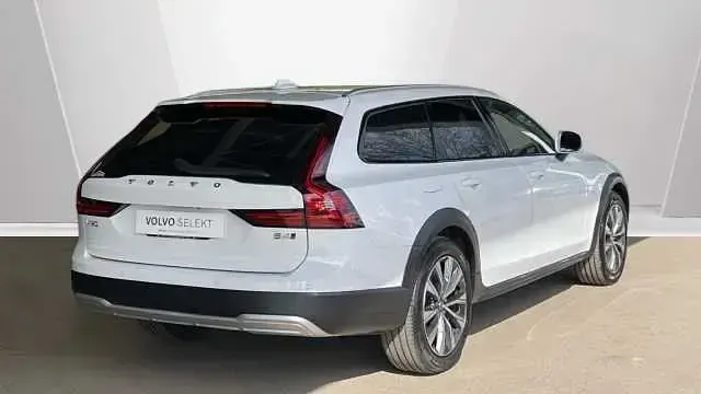 Used Volvo V90 CC 194 HP (142 kW) 2021 White Estate