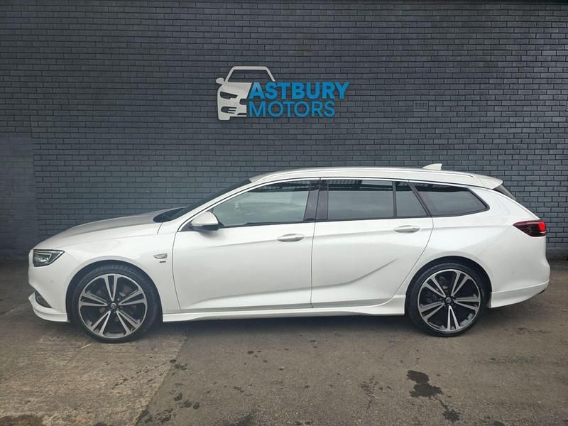 Used Vauxhall Insignia SRi 2018 White Estate