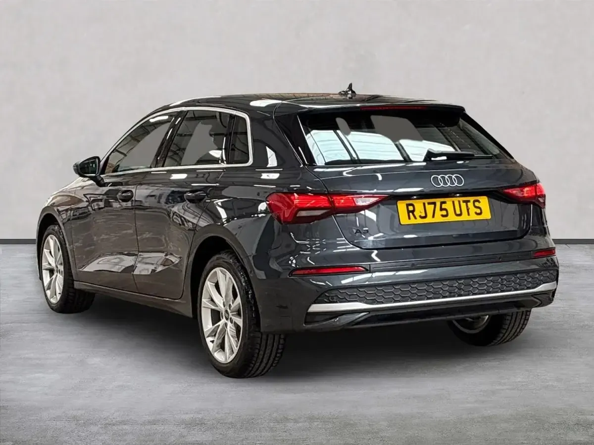 Usado Audi A3 Sport 116 HP (85 kW) 2026 Cinzento Citadino