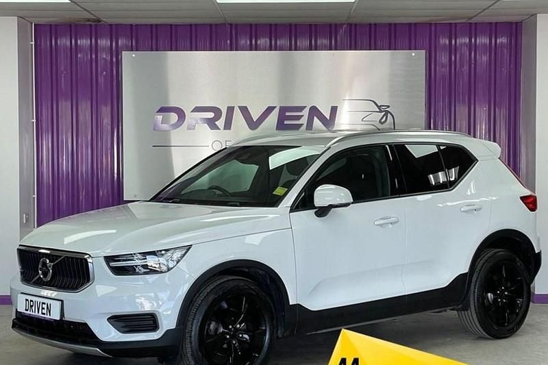 White Used 2021 Volvo XC40 Momentum SUV | £16,700 (Fair price) - Image 1/1