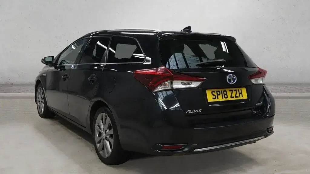 Used Toyota Auris Hybrid 136 HP (100 kW) 2018 Black Estate