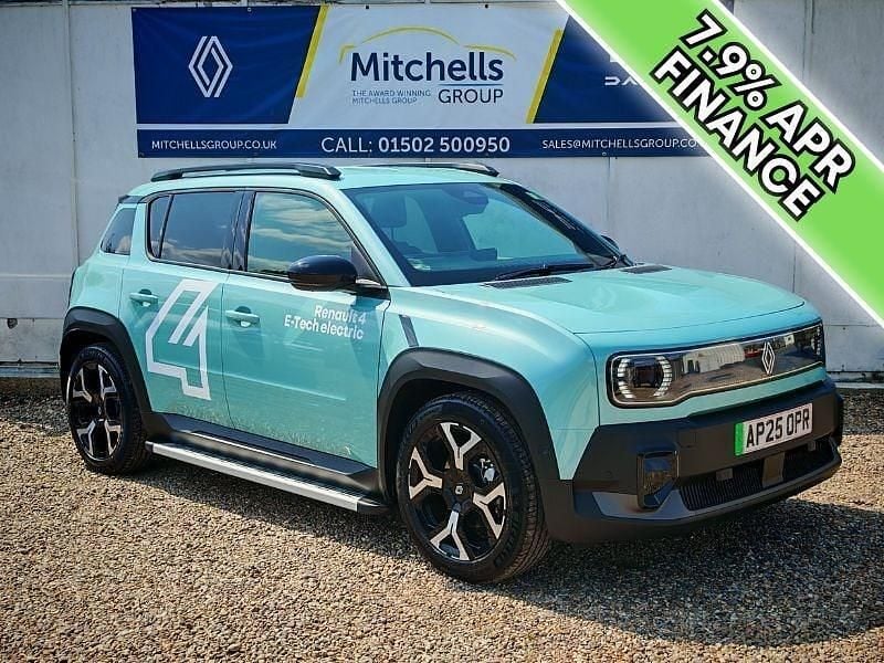Green New 2025 Renault R4 Komfort Hatchback | £27,995 - Image 1/4