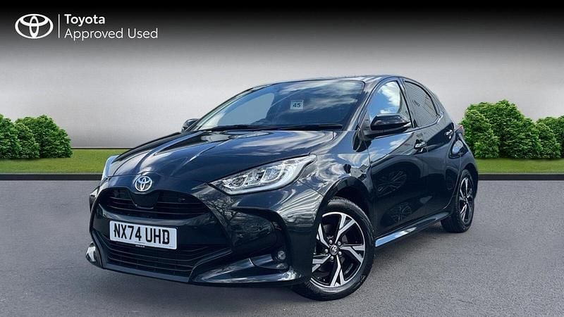 Used Toyota Yaris Hybrid Design 116 HP (85 kW) 2024 Black Hatchback