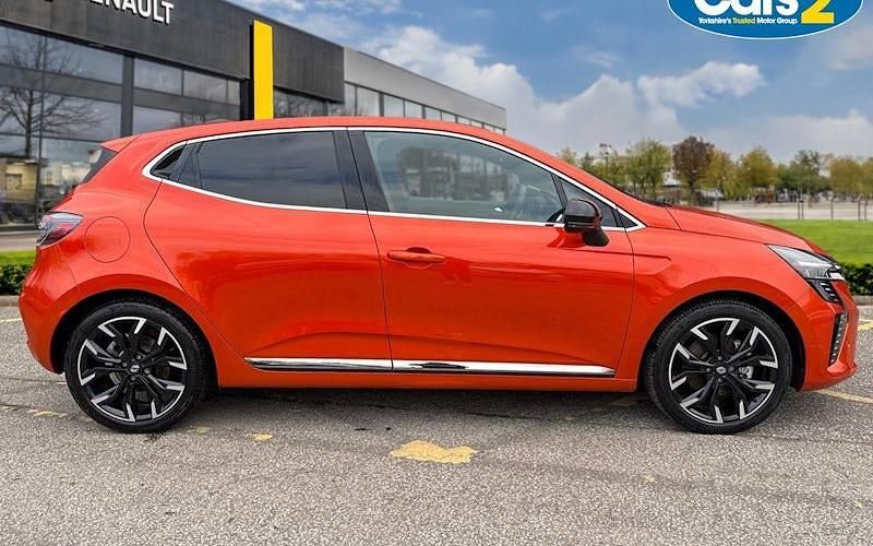 Used Renault Clio V Techno 143 HP (105 kW) 2024 Orange Hatchback