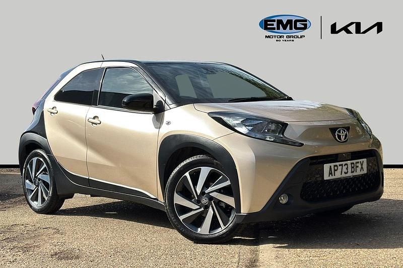 Used Toyota Aygo X 72 HP (52 kW) 2023 Beige SUV
