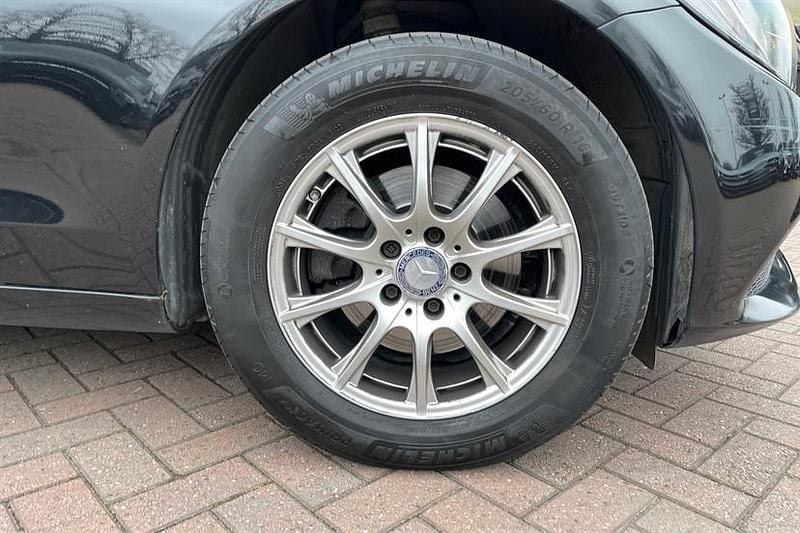 Used Mercedes C220 SE 170 HP (125 kW) 2017 Obsidian black Sedan