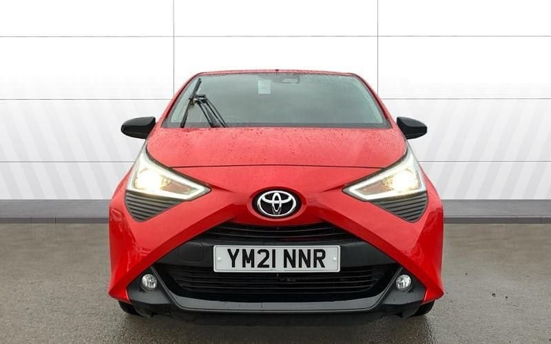 Used Toyota Aygo Trend 72 HP (52 kW) 2021 Red Hatchback