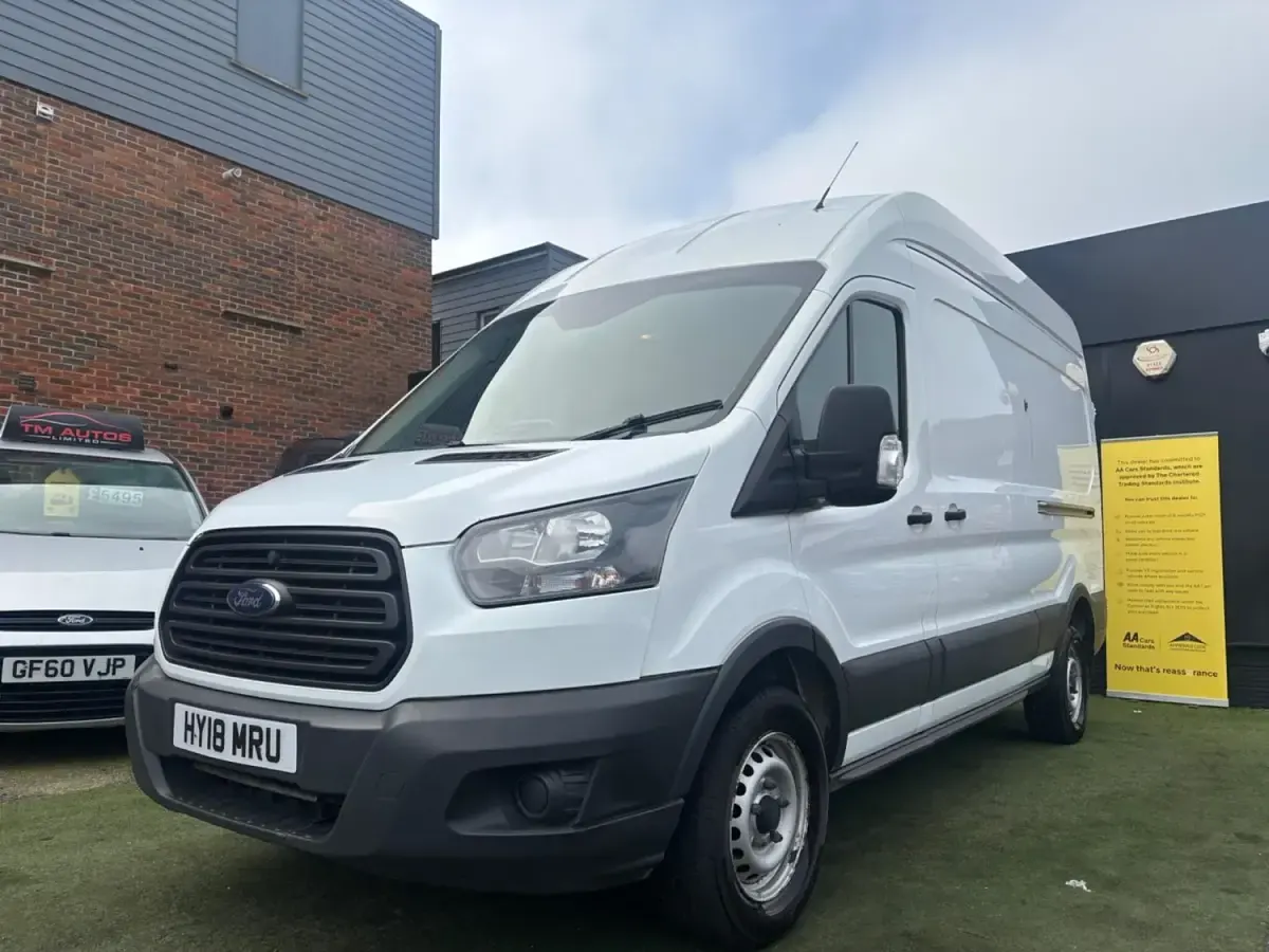 Usado Ford Transit 130 HP (95 kW) 2018 Branco Van