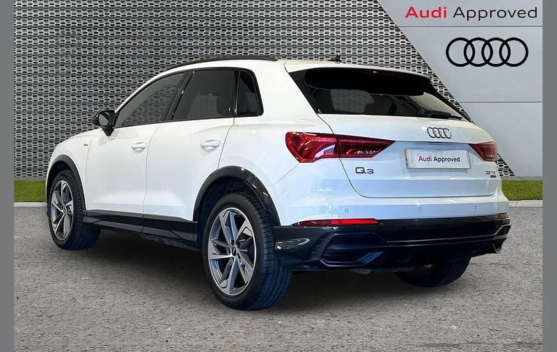Begagnad Audi Q3 Black Edition 147 HK (108 kW) 2021 Vit SUV