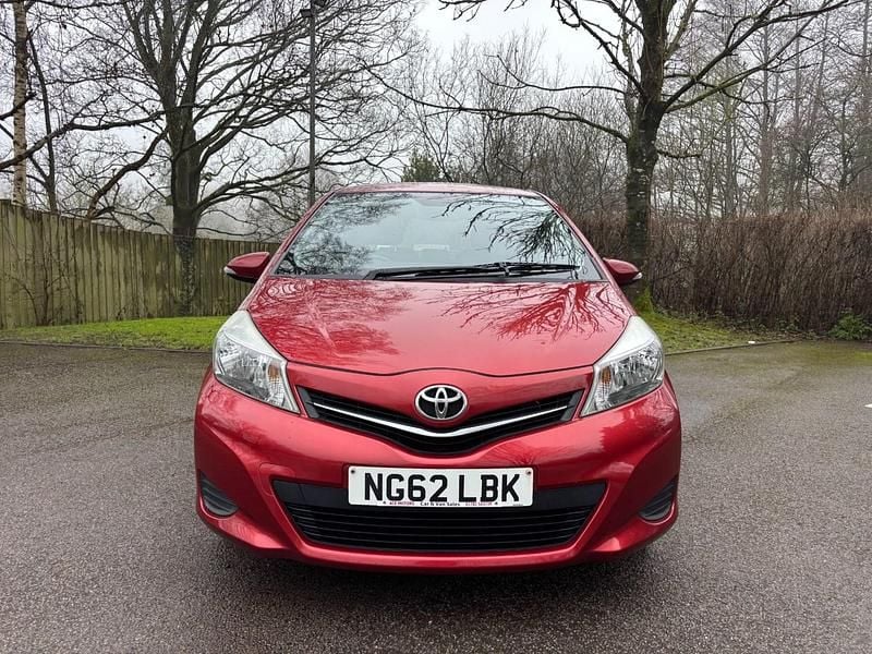 Used Toyota Yaris 2013 Red Hatchback