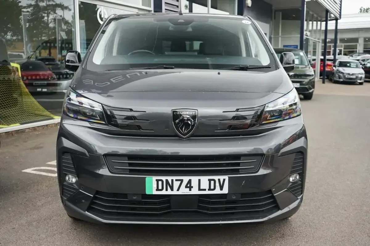 Used Peugeot e-Traveller Allure 100 kW (136 HP) 2024 Grey MPV