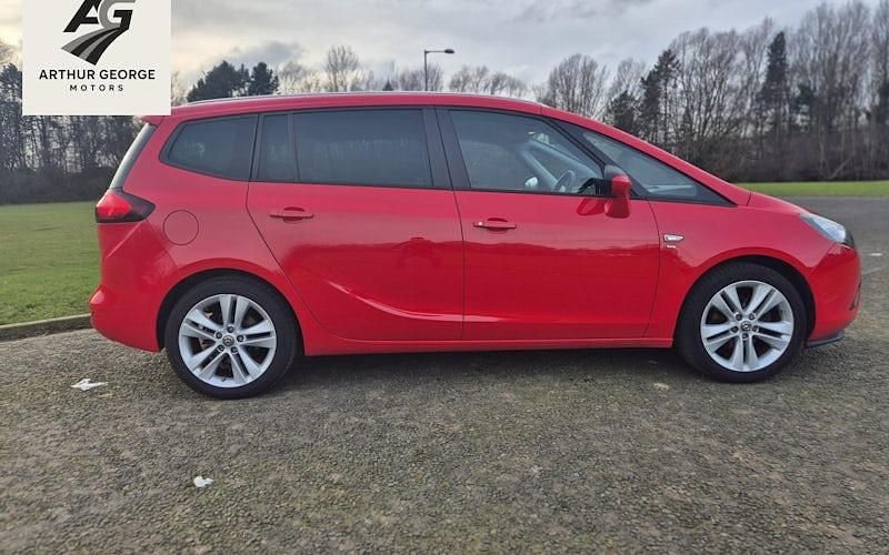Used Vauxhall Zafira Tourer SRi 140 HP (102 kW) 2016 Red MPV