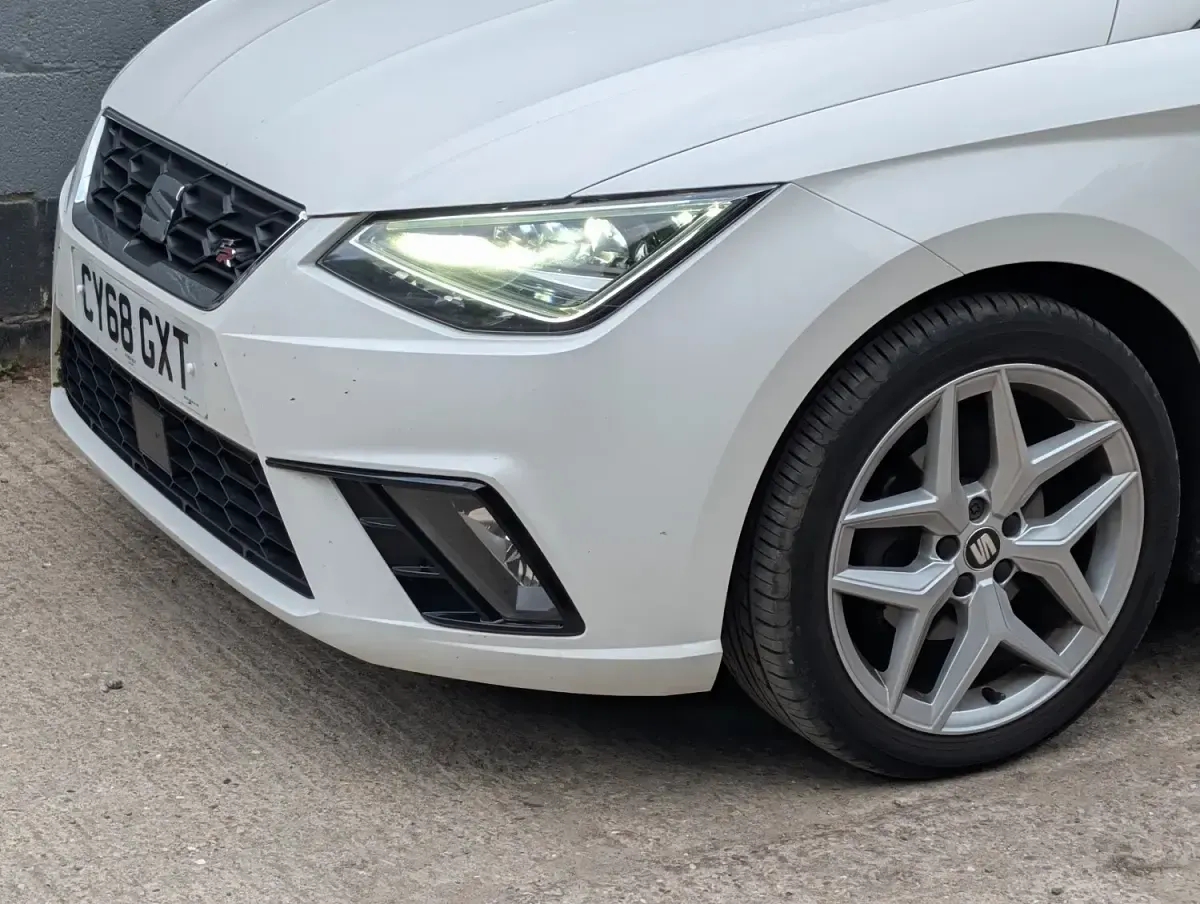 Begagnad Seat Ibiza FR 115 HK (84 kW) 2019 Vit Halvkombi