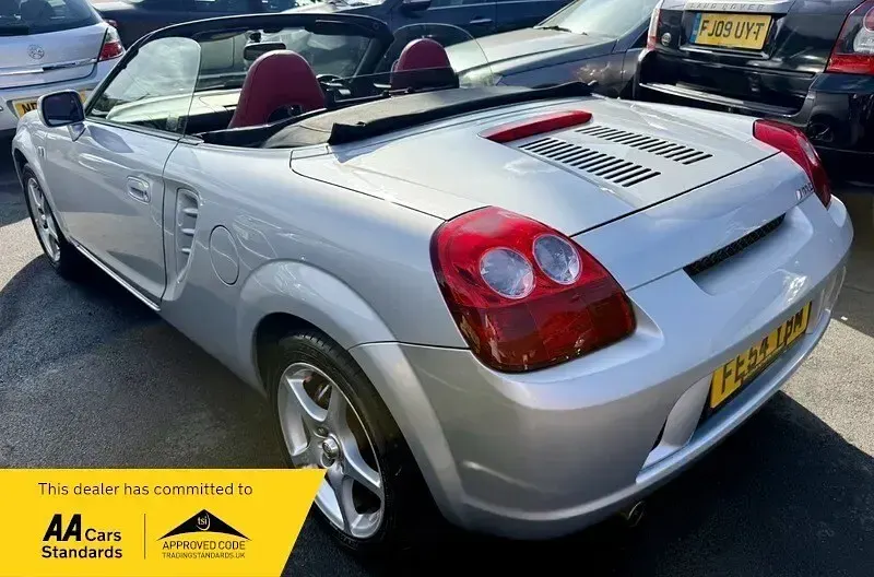 Used Toyota MR2 140 HP (102 kW) 2004 Silver Cabriolet
