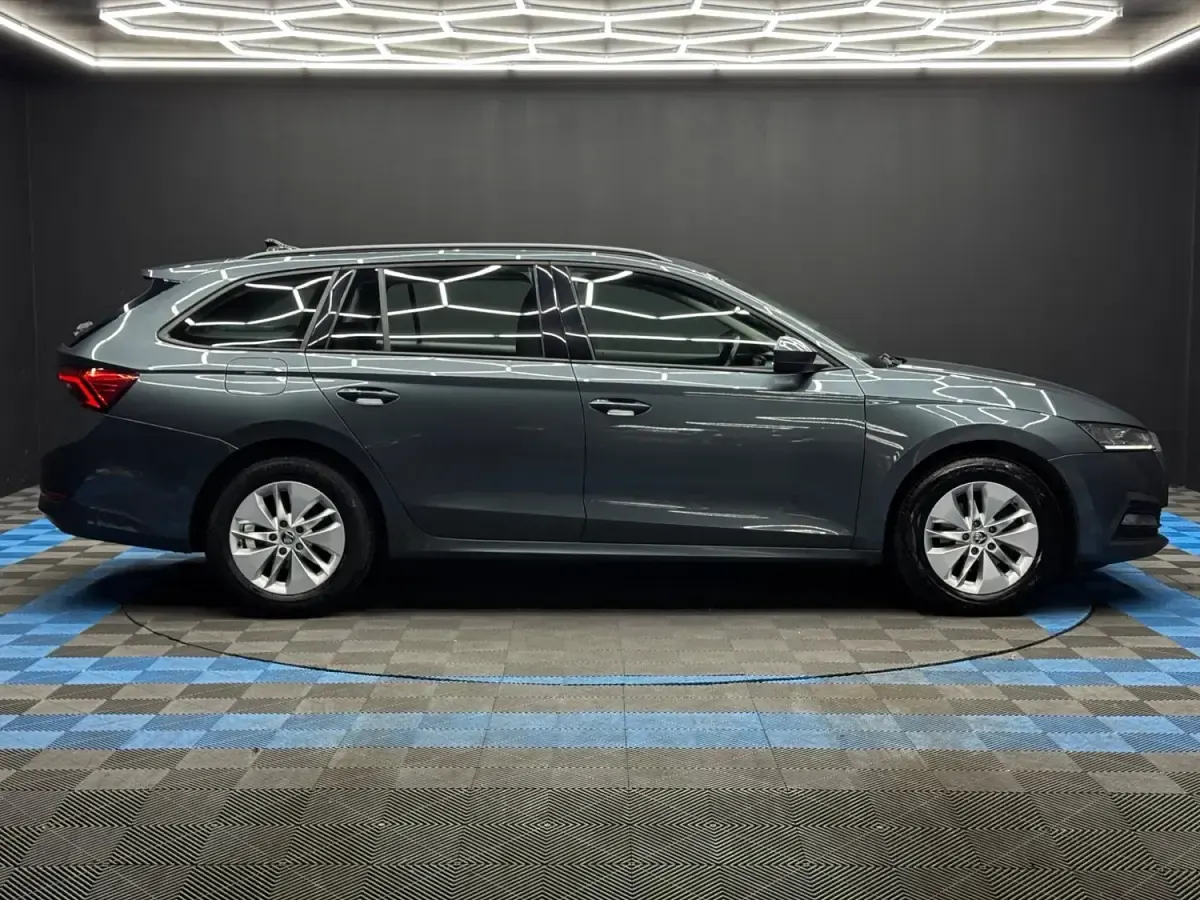 Begagnad Skoda Octavia SE Technology 150 HK (110 kW) 2021 Grå Kombi