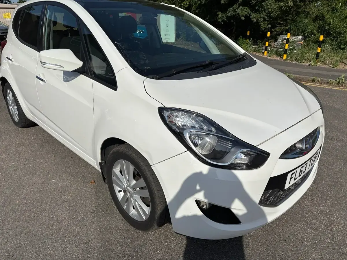 Used Hyundai ix20 Style 89 HP (65 kW) 2013 White Hatchback