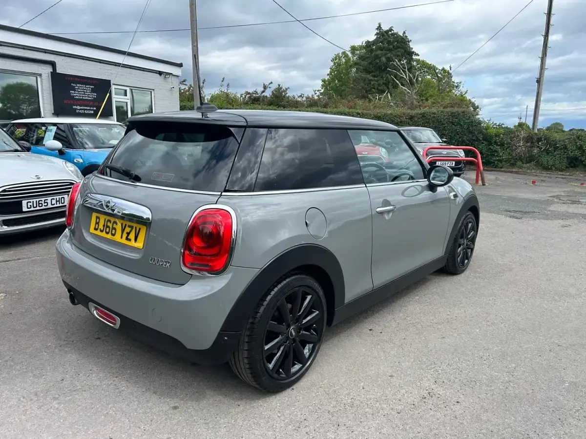 Usado Mini Cooper Hatch 2016 Gris Utilitario