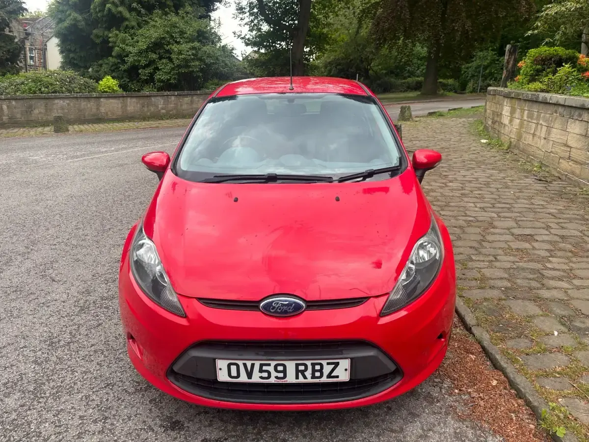 Usado Ford Fiesta 67 HP (49 kW) 2010 Vermelho Citadino