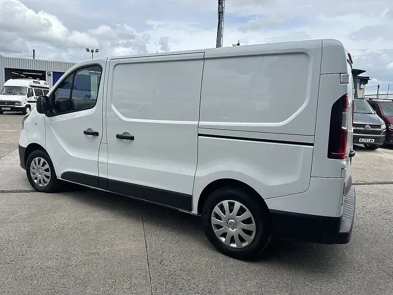 Used Renault Trafic Business 2021 Glacier white