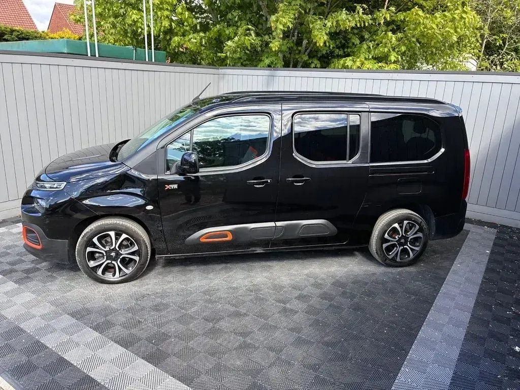Używany Citroën e-Berlingo XTR 100 kW (136 KM) 2023 Czarny Minivan