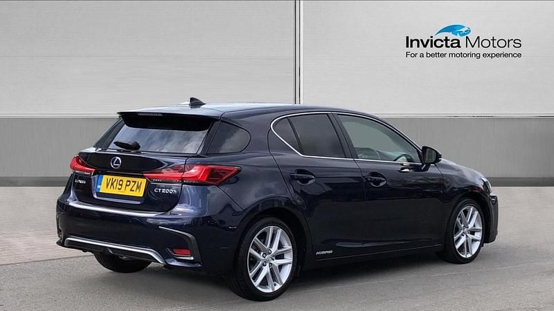 Used Lexus CT200h 134 HP (98 kW) 2019 Blue Hatchback