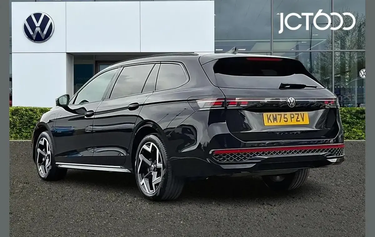 Used VW Passat R-line 267 HP (196 kW) 2025 Black Estate