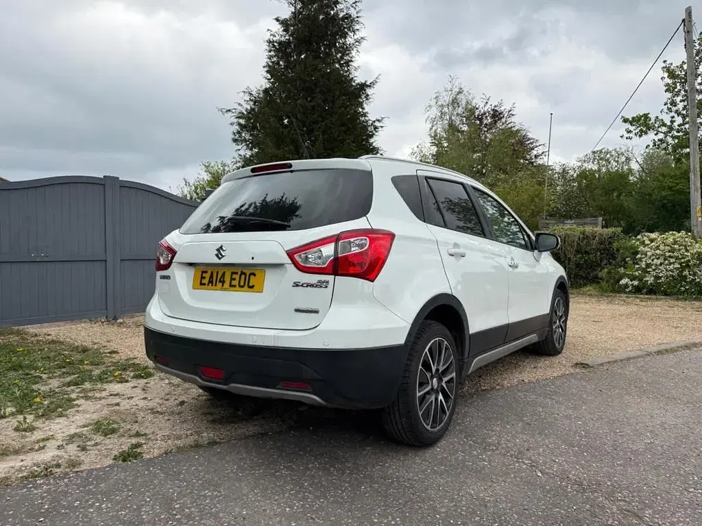 Used Suzuki SX4 S-Cross SZ5 120 HP (88 kW) 2014 White Hatchback