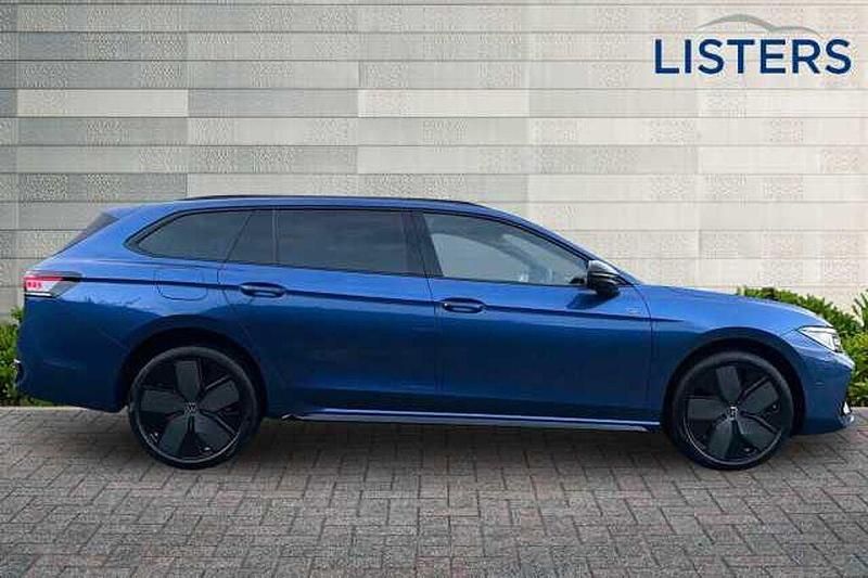 Begagnad VW Passat R-line 272 HK (200 kW) 2026 Blå Kombi