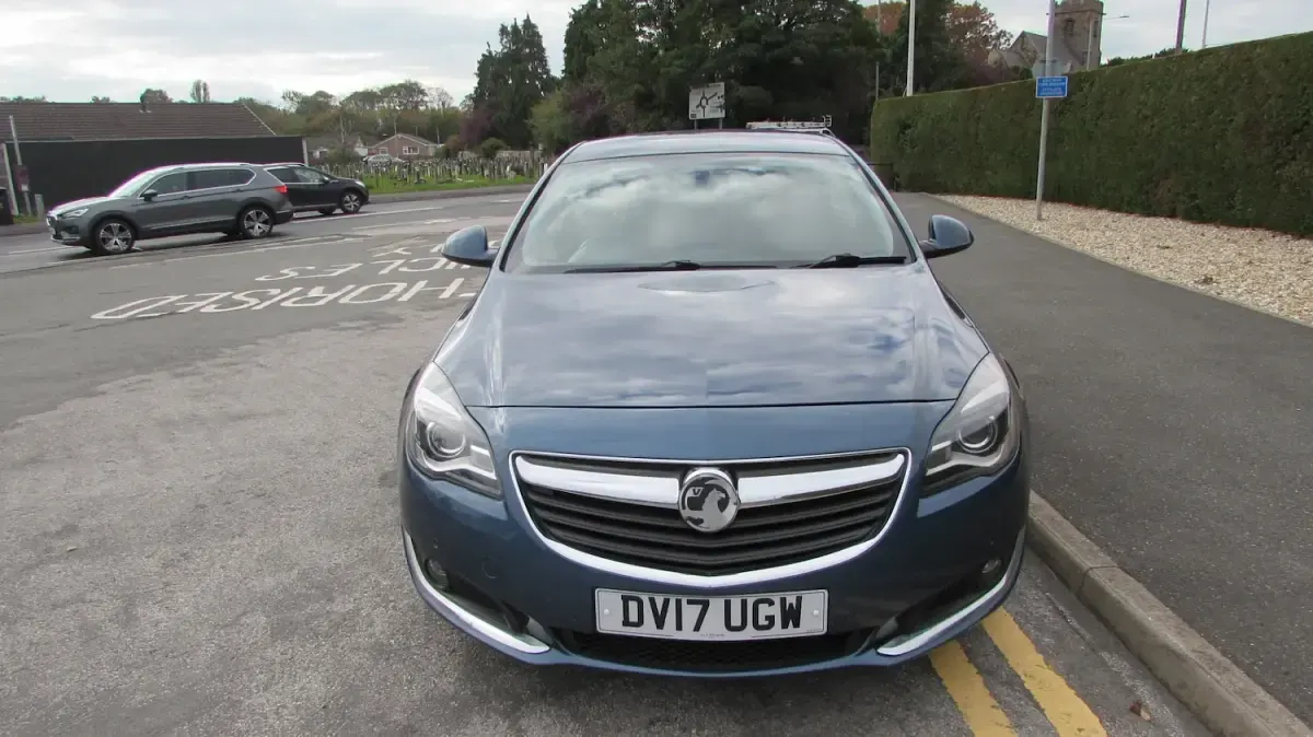 Used Vauxhall Insignia Design Edition 170 HP (125 kW) 2017 Blue Hatchback