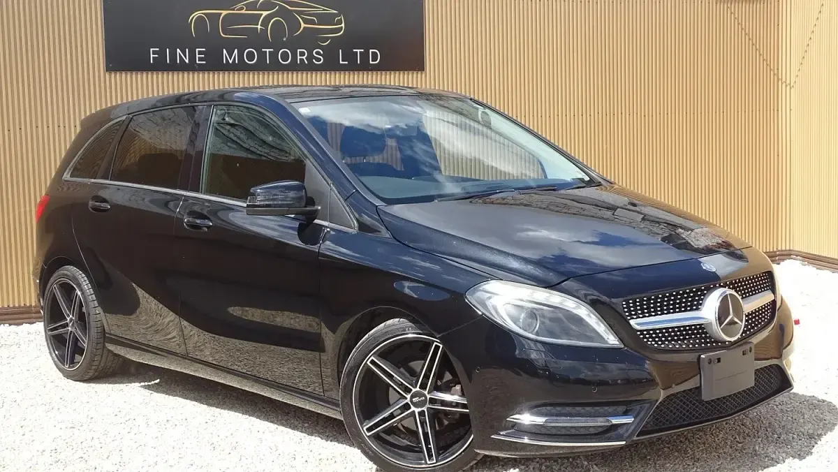 Used Mercedes B180 2014 Black Hatchback