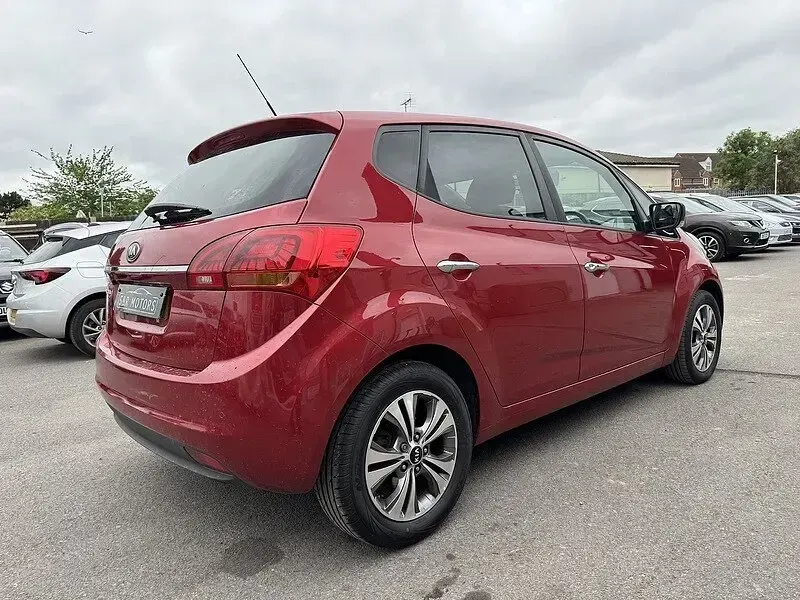 Used Kia Venga 123 HP (90 kW) 2016 Red Hatchback