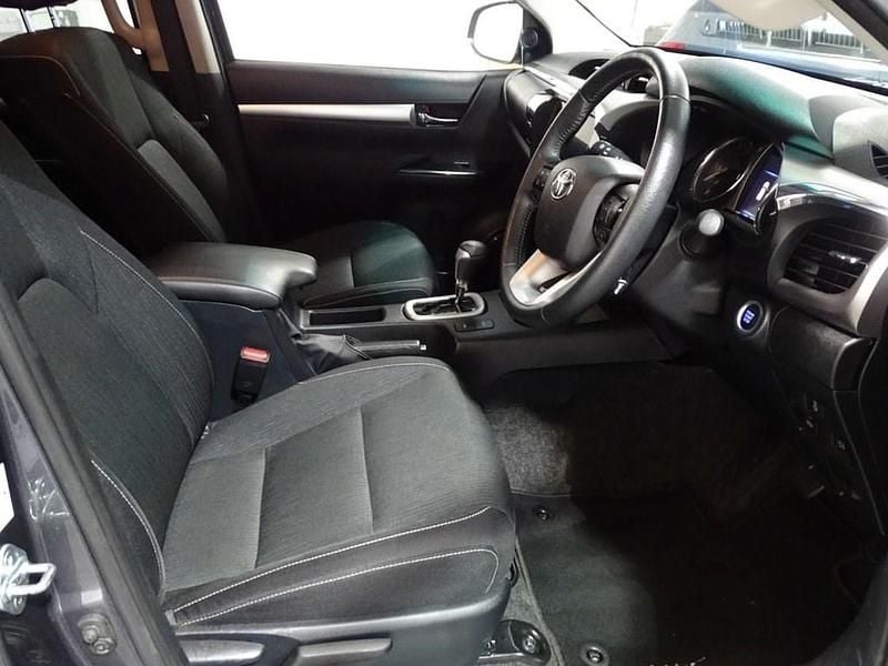 Used Toyota HiLux 150 HP (110 kW) 2024 Grey Pickup