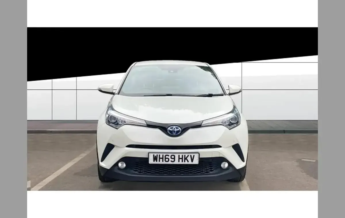Used Toyota C-HR 122 HP (89 kW) 2018 White SUV