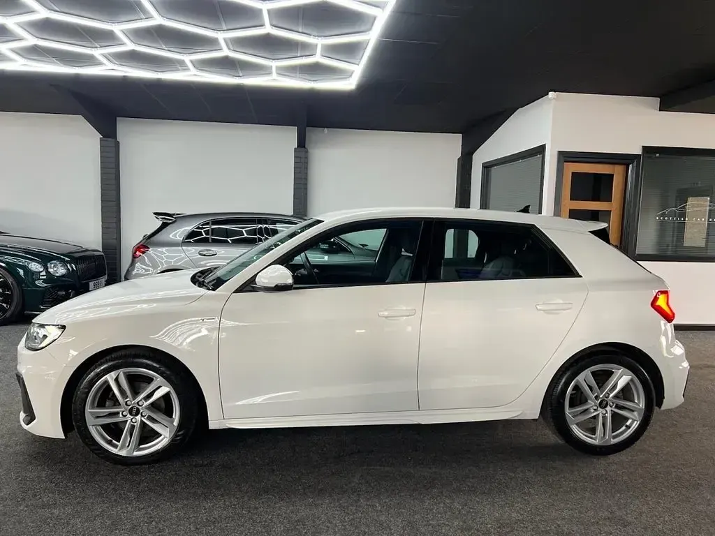 Used Audi A1 Sportback S-Line 110 HP (80 kW) 2022 White Hatchback