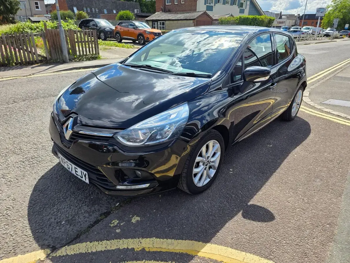 Used Renault Clio Dynamique 90 HP (66 kW) 2017 Black Hatchback
