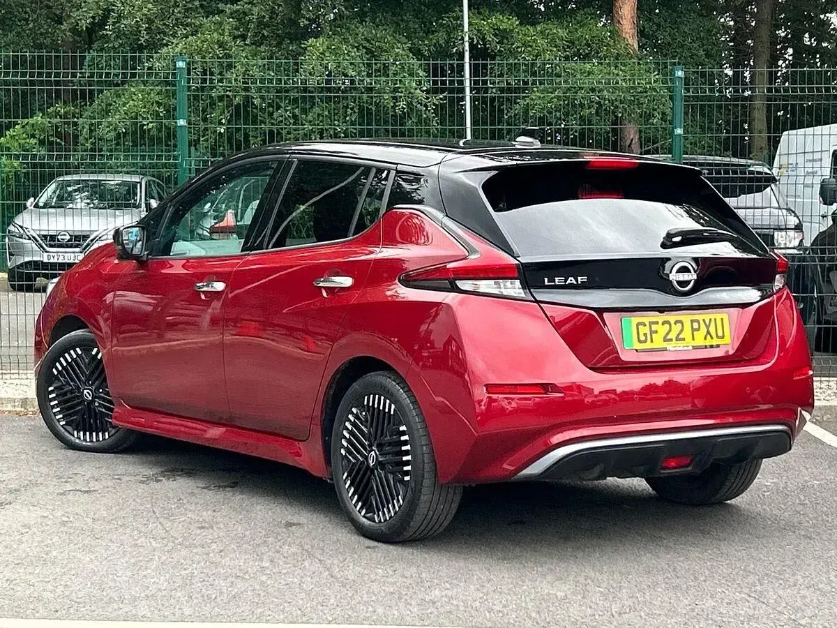 Used Nissan Leaf N-Connecta 110 kW (150 HP) 2022 Red Hatchback