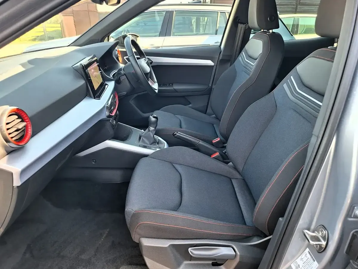 Used Seat Arona FR 110 HP (80 kW) 2023 Silver SUV