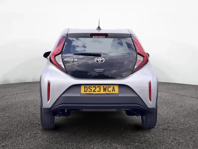 Used Toyota Aygo X PURE 72 HP (52 kW) 2023 Silver SUV