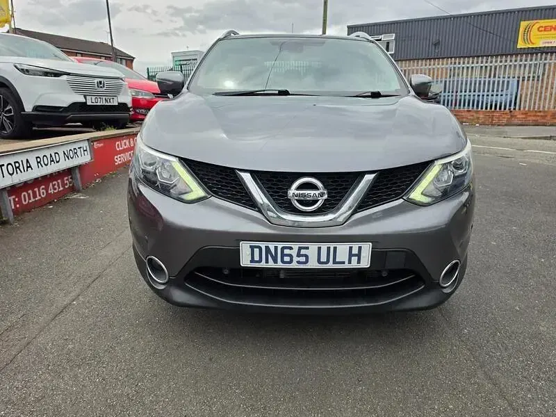 Used Nissan Qashqai Tekna 115 HP (84 kW) 2015 Grey SUV