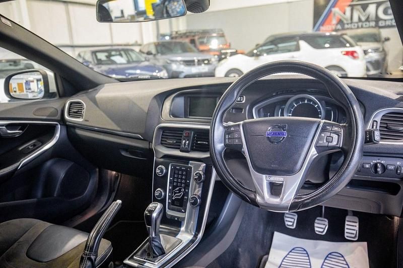 Used Volvo V40 R-Design 190 HP (139 kW) 2015 Blue Hatchback