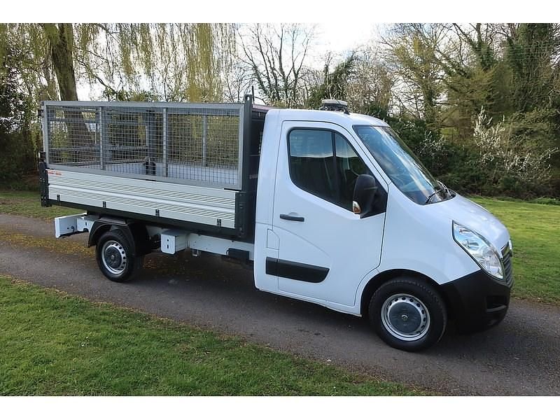 Begagnad Vauxhall Movano 130 HK (95 kW) 2019 Vit Minibuss