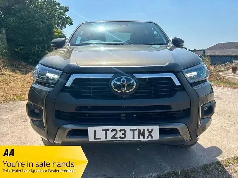 Used Toyota HiLux 201 HP (147 kW) 2023 Bronze Pickup