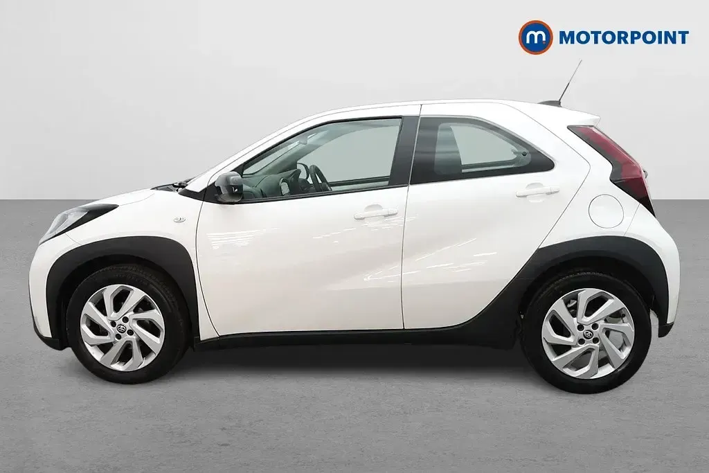 Usado Toyota Aygo X PURE 2023 Branco SUV