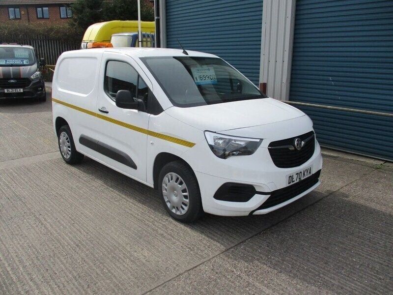 White Used 2020 Vauxhall Combo Sportive MPV | £5,990 (Super price) - Image 1/4