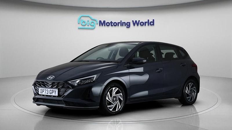 Used Hyundai i20 Advanced 100 HP (73 kW) 2023 Grey Hatchback