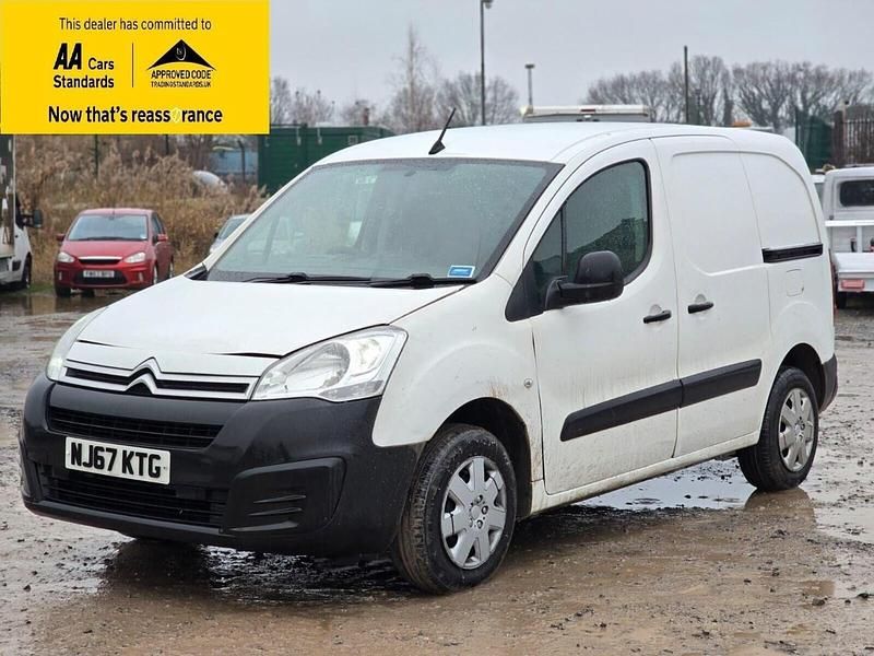 Used Citroën Berlingo 100 HP (73 kW) 2017 White MPV